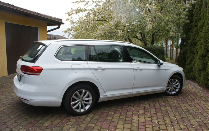 Volkswagen Passat cena 41900 przebieg: 279000, rok produkcji 2015 z Brańsk małe 742